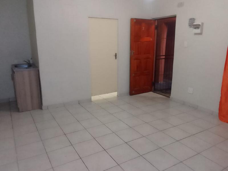 To Let 1 Bedroom Property for Rent in Ekuphumleni Western Cape